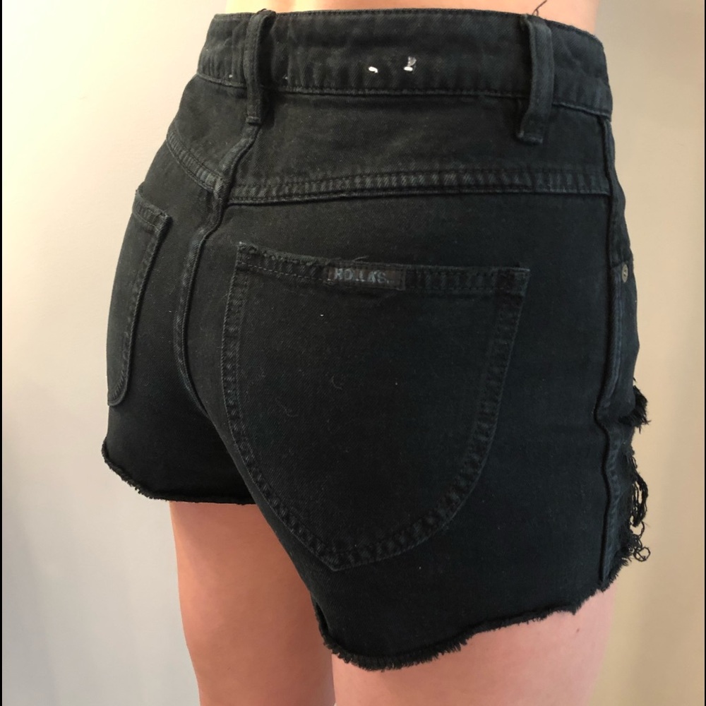 BLACK HIGH WAISTED DISTRESSED SHORTS small